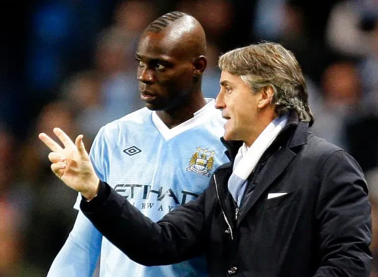 Balo con la maglia del City