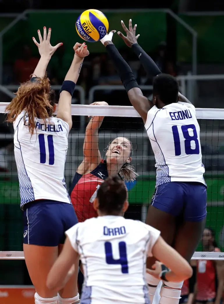 Paola Egonu a muro!
