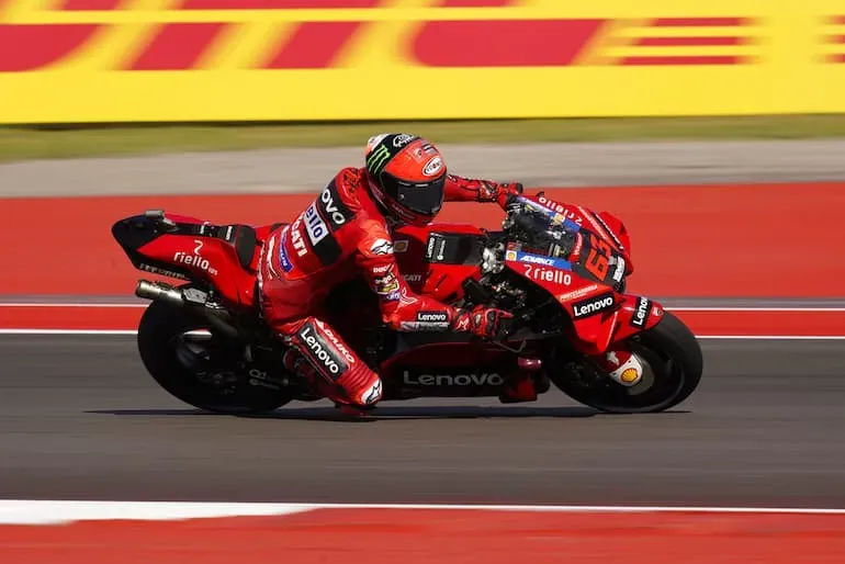 Bagnaia in curva