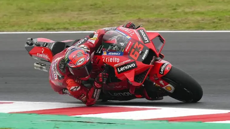 Pecco63 in curva!