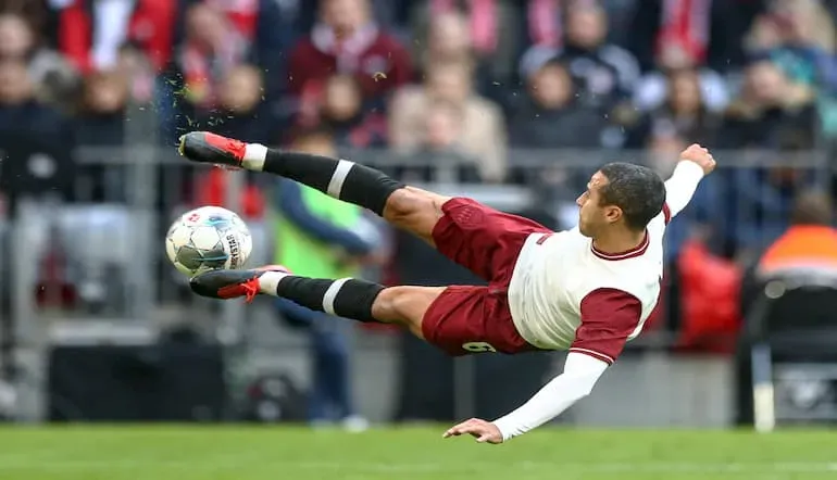Uno spettacolare gesto tecnico in Bundes!
