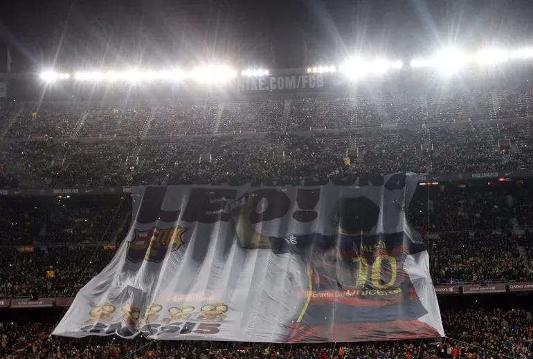La coreografia dedicata dai tifosi del Barcellona a Messi!