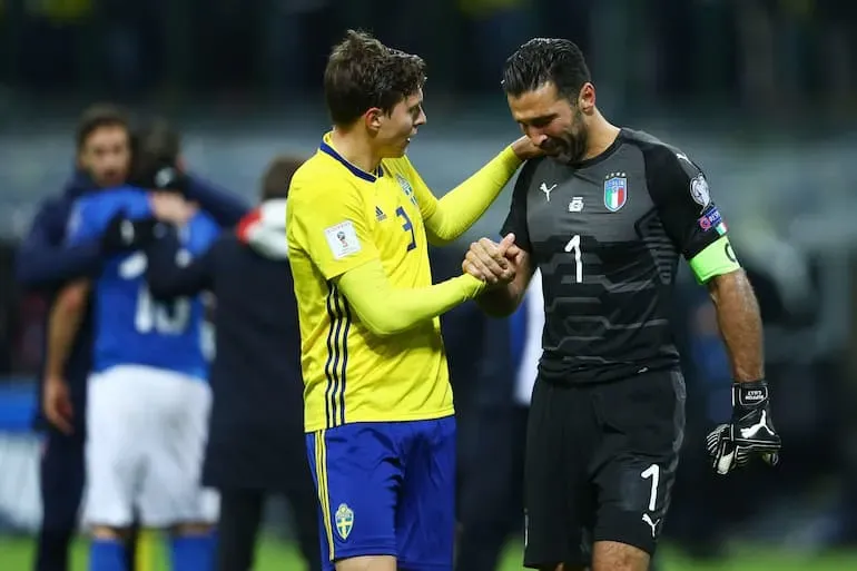 Buffon in lacrime al termine della partita di San Siro