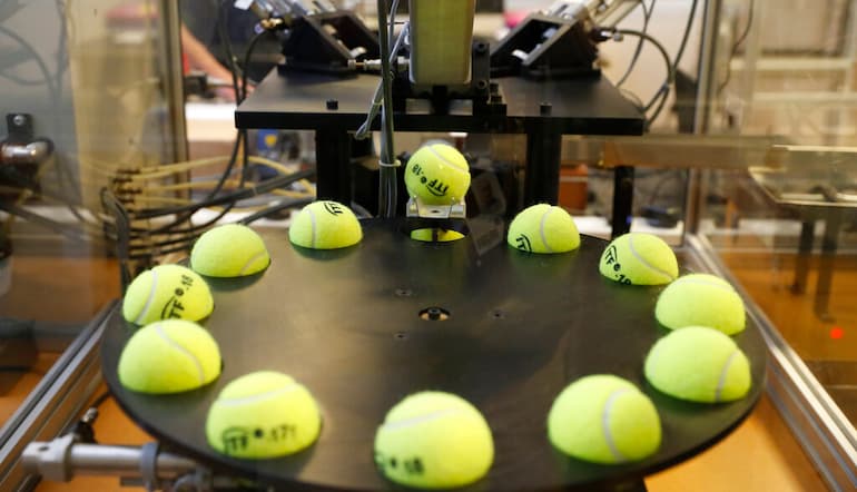 L'apparecchiatura per le palline da tennis!