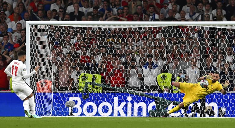 Donnarumma pararigori incredibile!