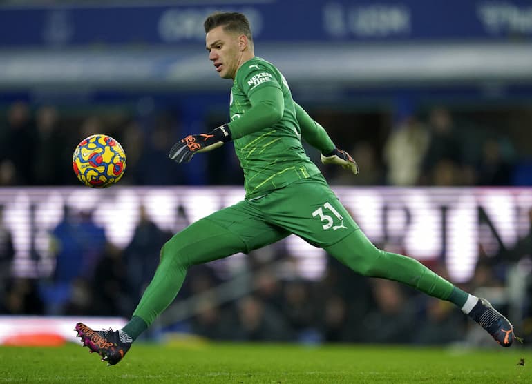 Il rinvio di Ederson!