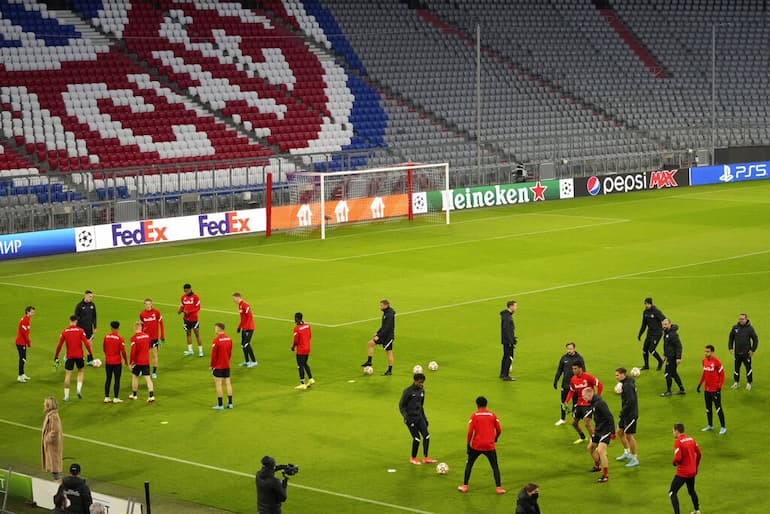 Quanti collaboratori nel riscaldamento del Bayern!