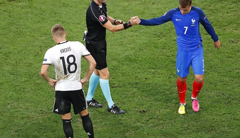 AG7 lascia il campo in Francia - Germania