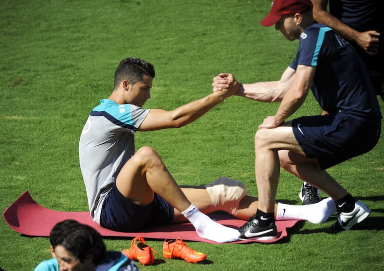 CR7 alle prese con lo stretching!