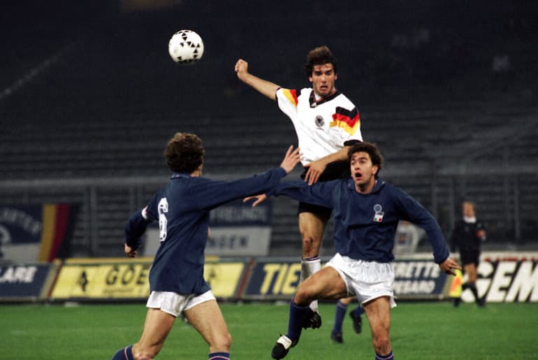 Karl-Heinz Riedle vola alta sopra Costacurta e Baresi!