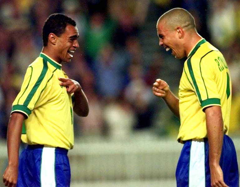 Denilson festeggia con Ronaldo