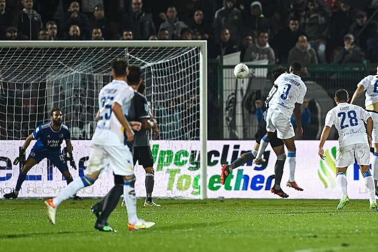 Un gol di testa del Frosinone!