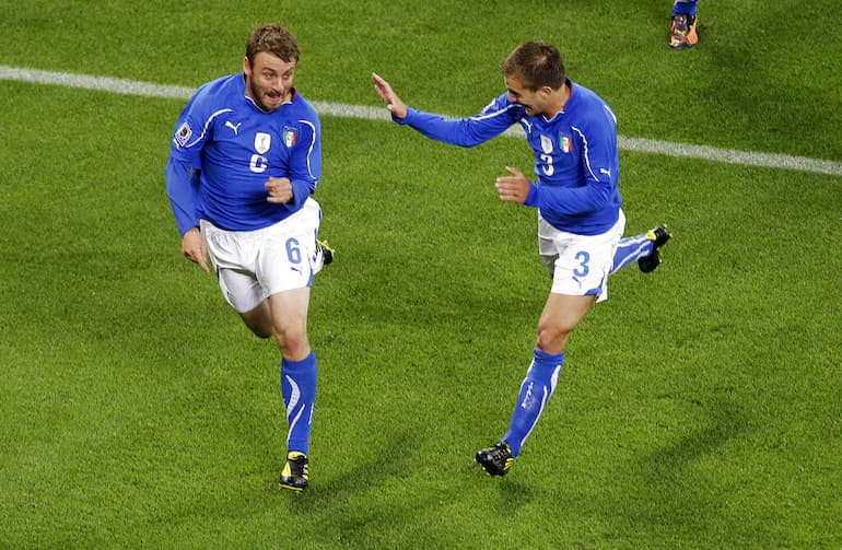 Criscito esulta al gol di De Rossi