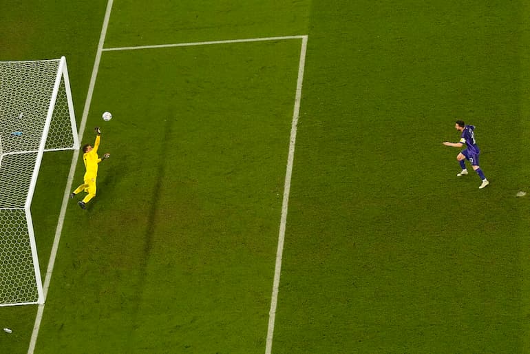 Una foto bellissima del rigore parato da Szczesny!