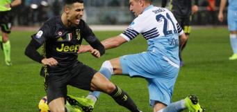 Milinkovic e CR7 si contendono la sfera in mezzo al campo!