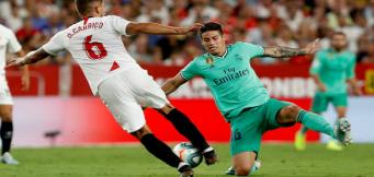 Carrico cerca di superare la pressione di James Rodriguez nella sfida contro il Real!