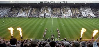 Il St James' Park stracolmo per l'ultima di Shearer!
