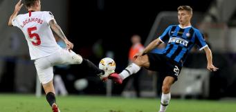 Barella in contrasto su Ocampos!