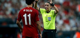 Stephanie Frappart a colloquio con Salah!