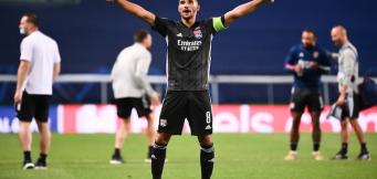 Houssem Aouar a Lisbona festeggia l'accesso alle semifinali di Champions