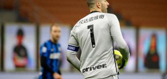 Handanovic con la maglia rivolta al mercato asiatico! 