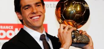 Kaká con il prezioso trofeo!