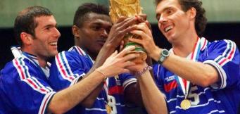 Laurent Blanc con la Coppa del Mondo del 1998!