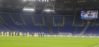 Il minuto di raccoglimento dedicato all'Olimpico a Paolo Rossi!