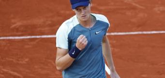 Sinner con polo e cappellino Nike