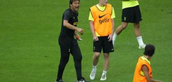 Antonio Conte in una seduta asiatica degli Spurs