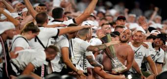 I tifosi con la Coppa 