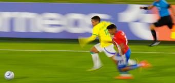 Vitor Roque con la maglia del Brasile