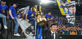 Zhang con la Coppa Italia 2023