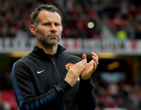 Giggs applaude i suoi ragazzi dopo la vittoria con l'Hull City!