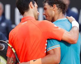 Un abbraccio tra i due campioni a Roma