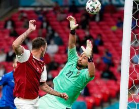 Il gol, poi non convalidato, di Arnautovic all'Italia