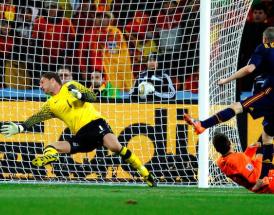 Il gol in finale del Mago Iniesta!