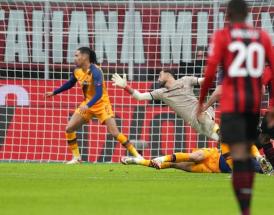 Messias in gol contro la Roma