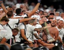 I tifosi con la Coppa 