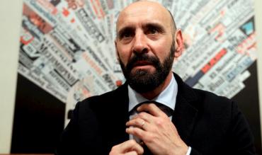 Ramón Rodríguez Verdejo si prepara per una conferenza stampa