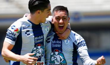 I giocatori dei Pumas festeggiano dopo un gol!