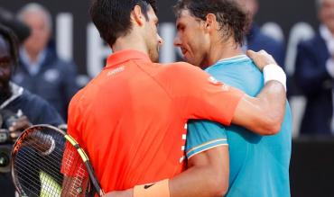 Un abbraccio tra i due campioni a Roma