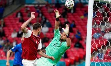 Il gol, poi non convalidato, di Arnautovic all'Italia