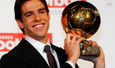Kaká con il prezioso trofeo!