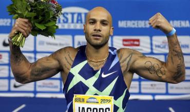 MJ mostra i muscoli